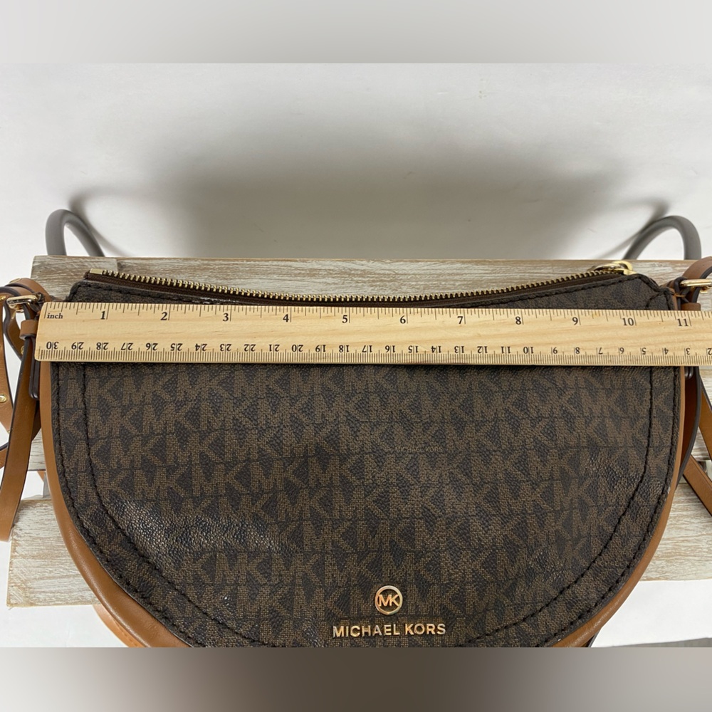 Michael Kors Camden messenger bag signature logo-print canvas gold-tone hardware - Picture 14 of 16